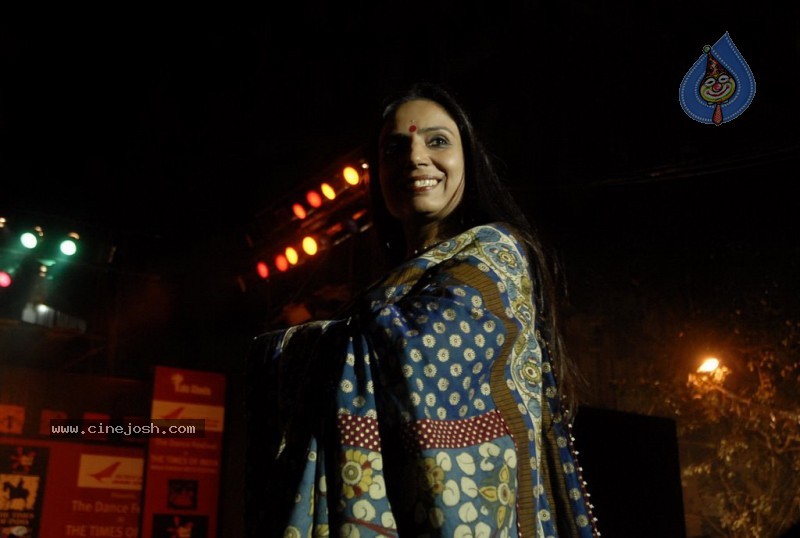 Female Celebs walk the ramp at Kala Ghoda Fashion Show - 12 / 68 photos