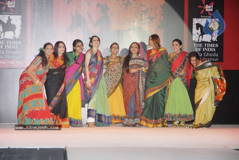 Female Celebs walk the ramp at Kala Ghoda Fashion Show - 24 / 68 photos
