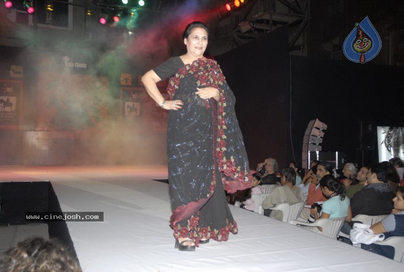 Female Celebs walk the ramp at Kala Ghoda Fashion Show - 58 / 68 photos