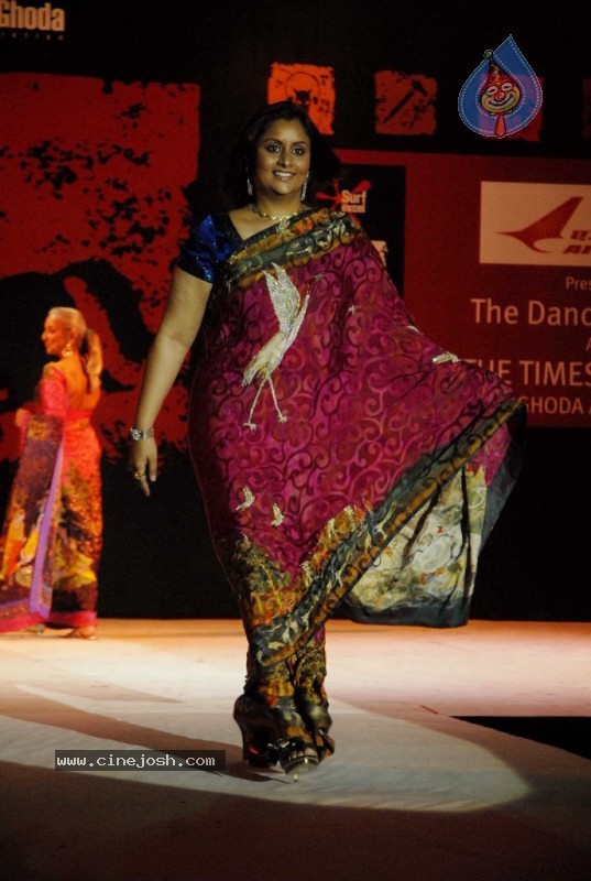 Female Celebs walk the ramp at Kala Ghoda Fashion Show - 62 / 68 photos