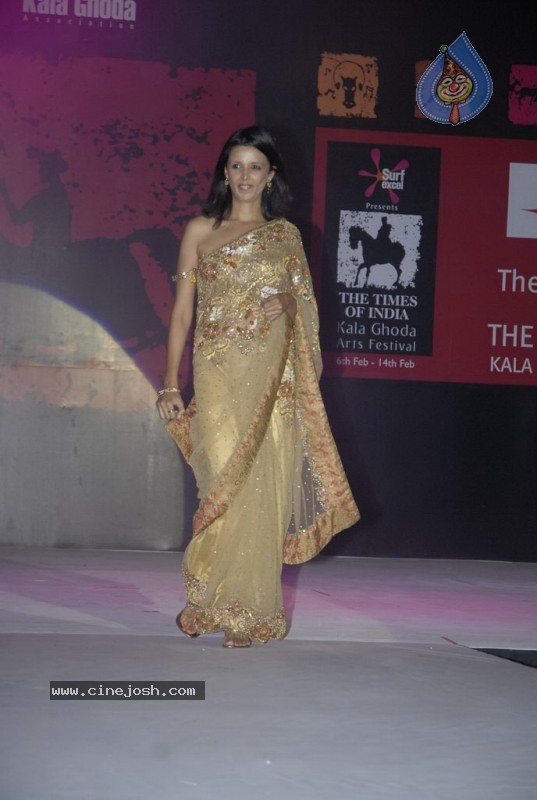 Female Celebs walk the ramp at Kala Ghoda Fashion Show - 63 / 68 photos