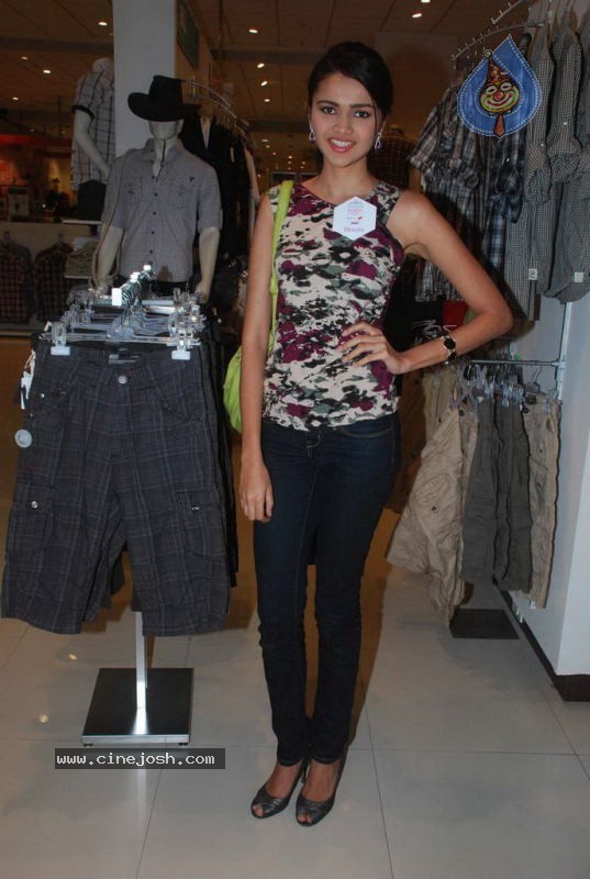 Femina India Fashion Show 2011 - 22 / 36 photos