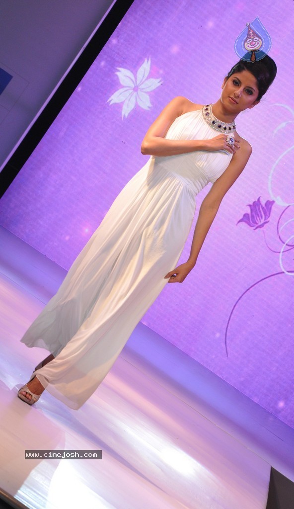 Femina Sparkle Fest 2014 Fashion Show - 17 / 40 photos