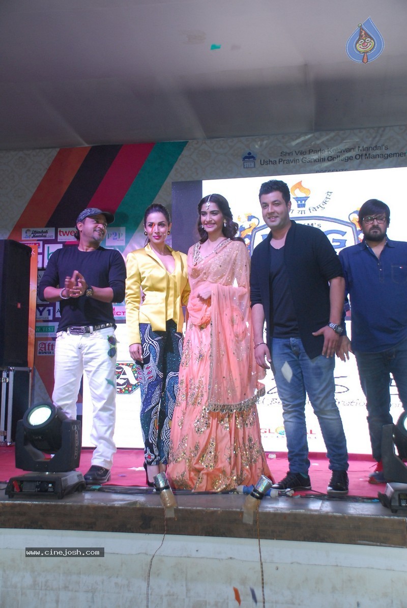 Film Dolly Ki Doli Music Launch - 20 / 30 photos