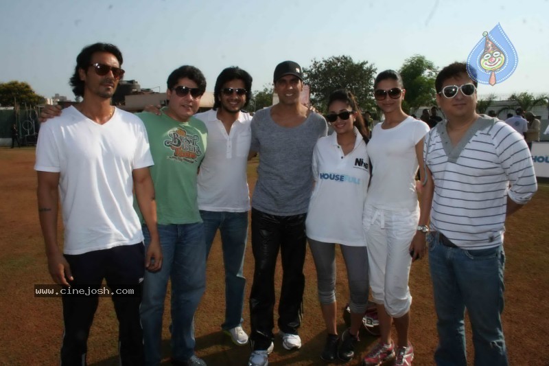 Film Housefull Stars Play Cricket Match - 1 / 18 photos