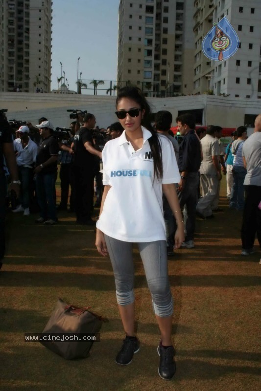 Film Housefull Stars Play Cricket Match - 5 / 18 photos