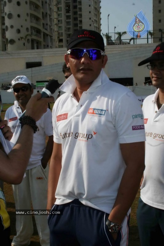 Film Housefull Stars Play Cricket Match - 6 / 18 photos