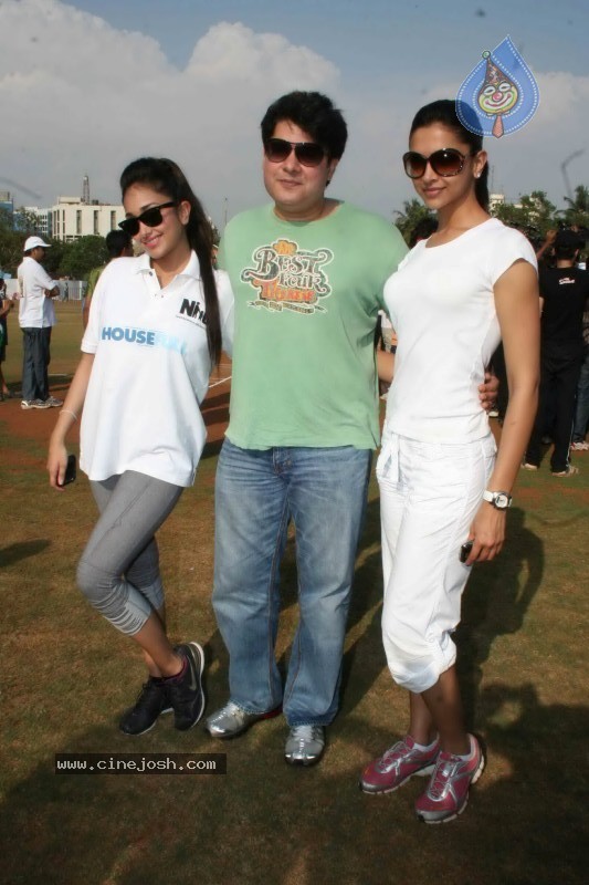 Film Housefull Stars Play Cricket Match - 7 / 18 photos