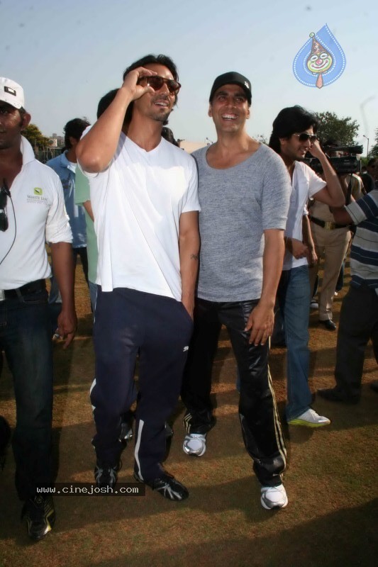 Film Housefull Stars Play Cricket Match - 9 / 18 photos