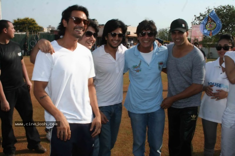 Film Housefull Stars Play Cricket Match - 10 / 18 photos