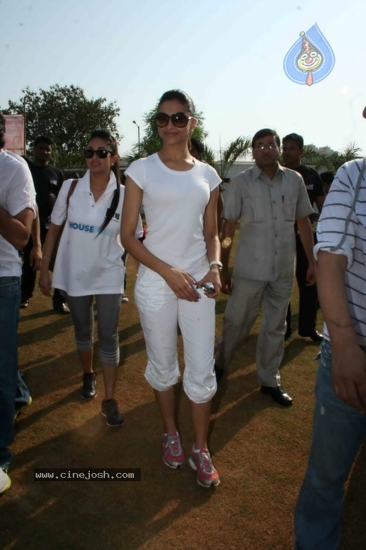 Film Housefull Stars Play Cricket Match - 13 / 18 photos