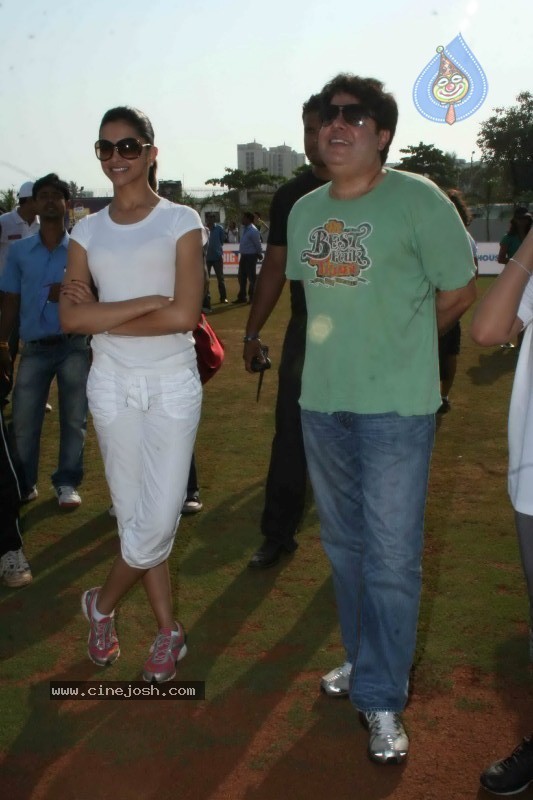 Film Housefull Stars Play Cricket Match - 18 / 18 photos