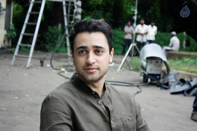 Film Katti Batti Song Shooting Photos - 23 / 33 photos
