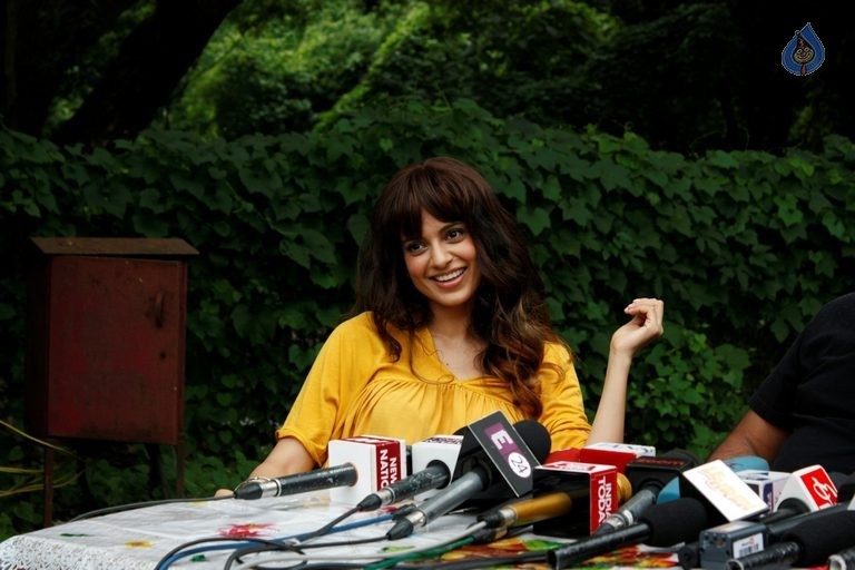 Film Katti Batti Song Shooting Photos - 24 / 33 photos