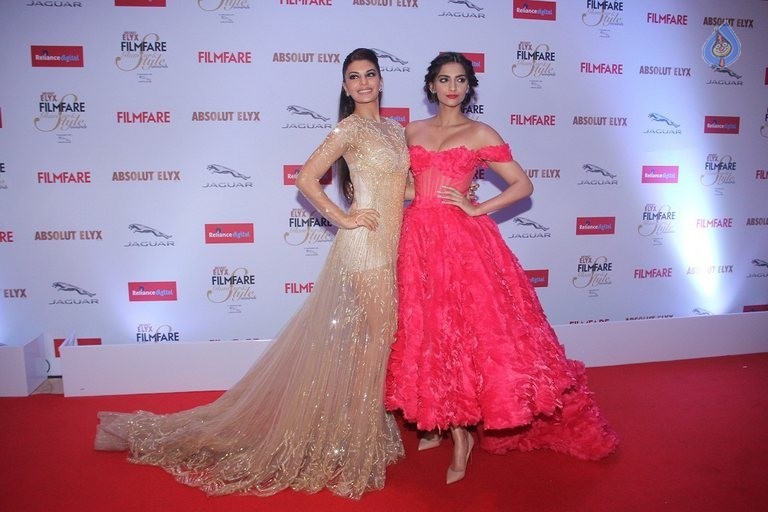 Filmfare Glamour and Style Awards 2015 - 42 / 42 photos