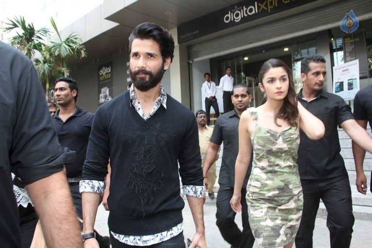 Filmfare Magazine Cover Launch - 17 / 28 photos