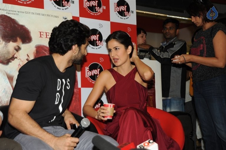 Fitoor Team at Fever FM Studios - 14 / 21 photos