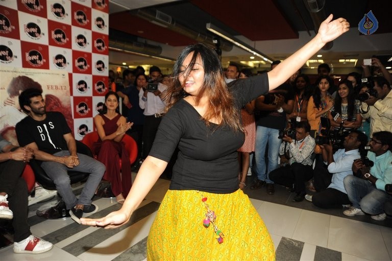 Fitoor Team at Fever FM Studios - 19 / 21 photos