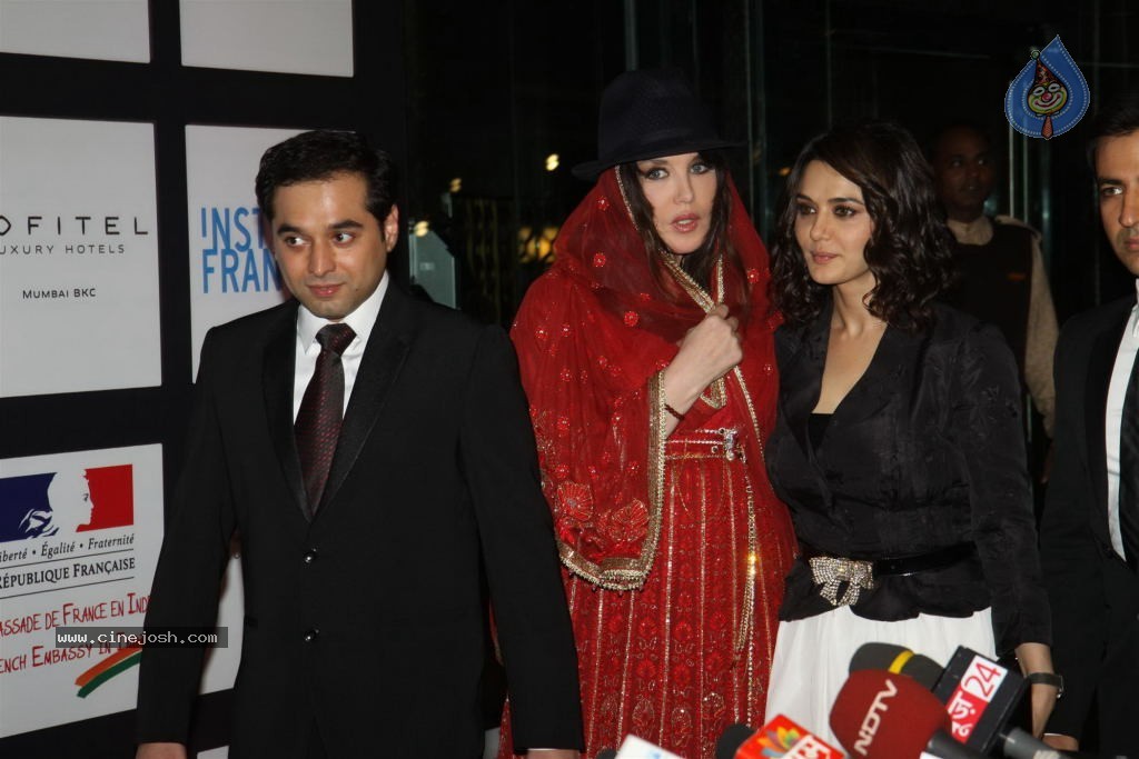 French Embassys Official Soiree Honouring Event - 32 / 46 photos