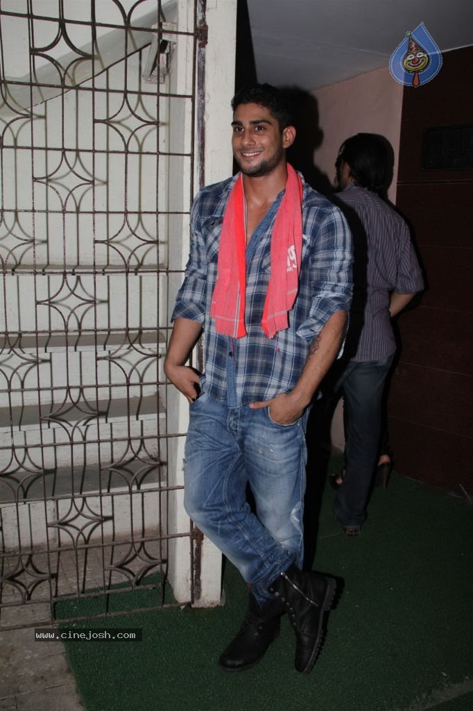 Gangs of Wasseypur Special Show - 17 / 33 photos