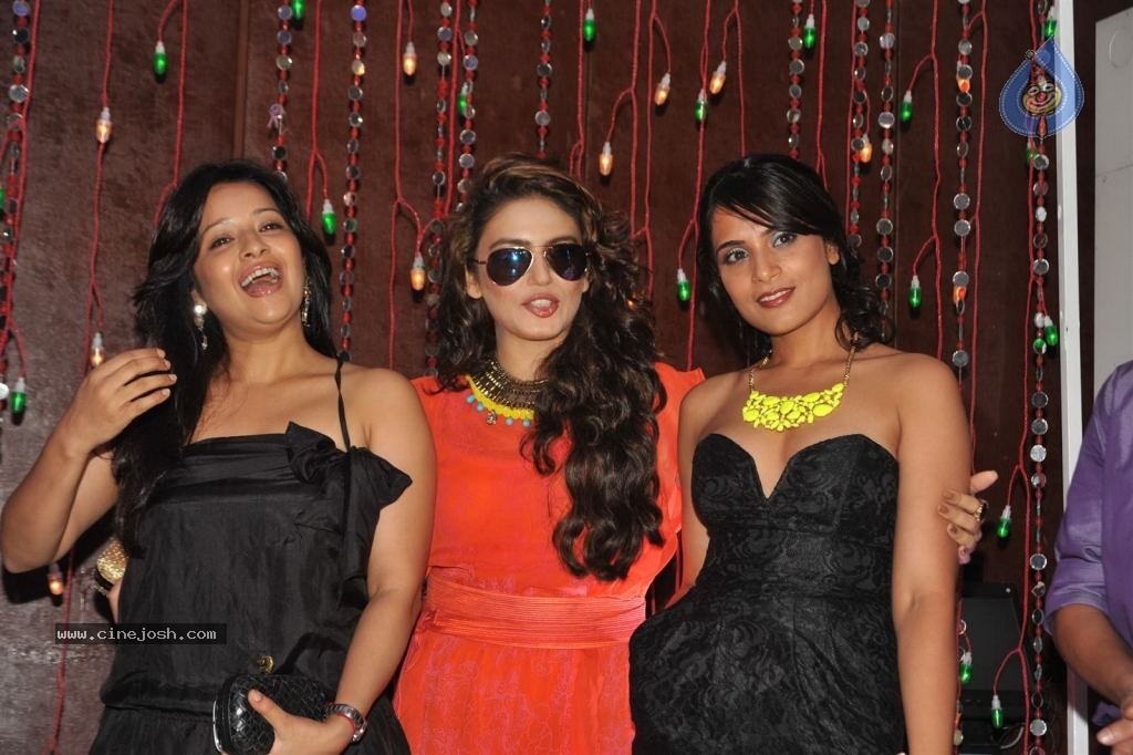 Gangs of Wasseypur Success Party - 19 / 33 photos