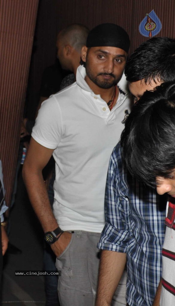 Geeta Basra at Harbhajan Bash - 24 / 27 photos