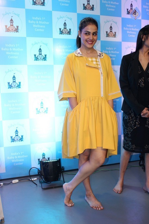 Genelia at Baby and Mother Wellness Centre Launch - 24 / 33 photos