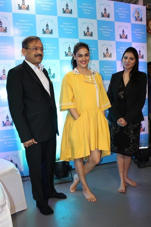 Genelia at Baby and Mother Wellness Centre Launch - 25 / 33 photos