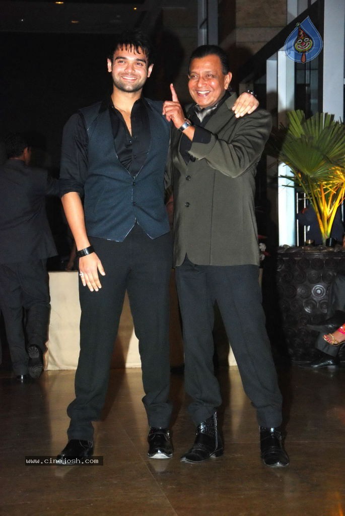 Genelia n Ritesh Reception Photos - 01 - 11 / 148 photos