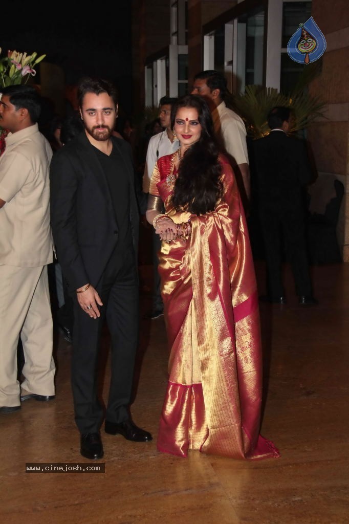Genelia n Ritesh Reception Photos - 01 - 16 / 148 photos