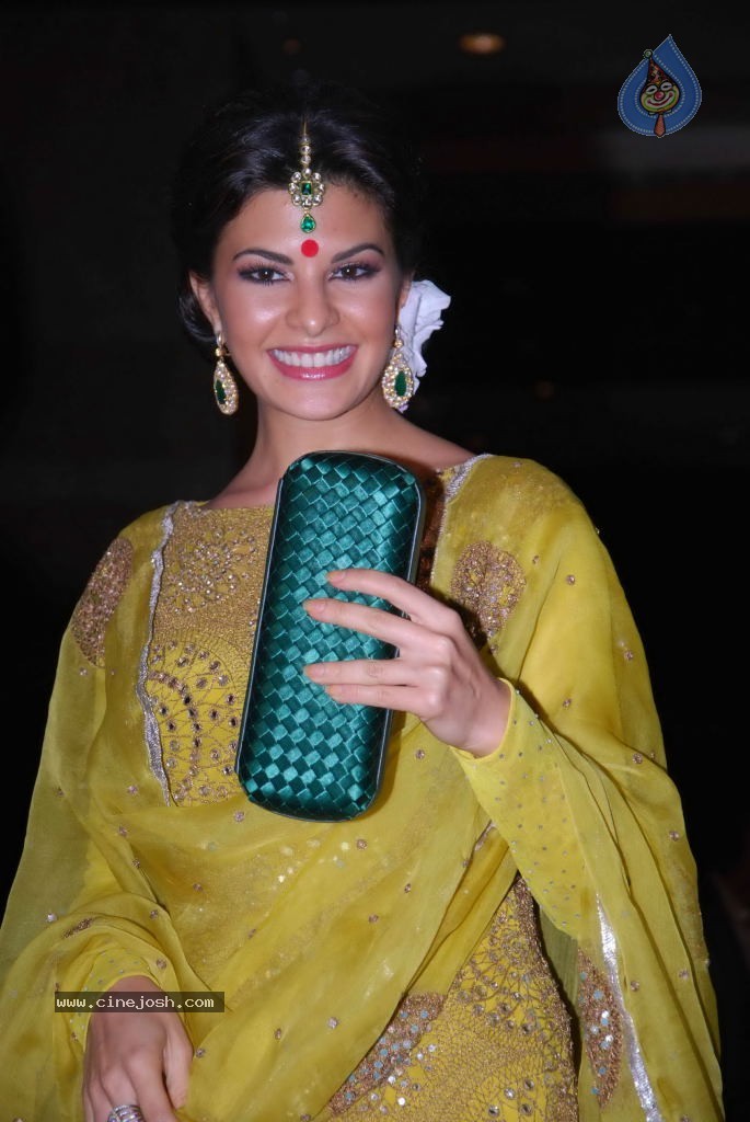 Genelia n Ritesh Reception Photos - 01 - 22 / 148 photos
