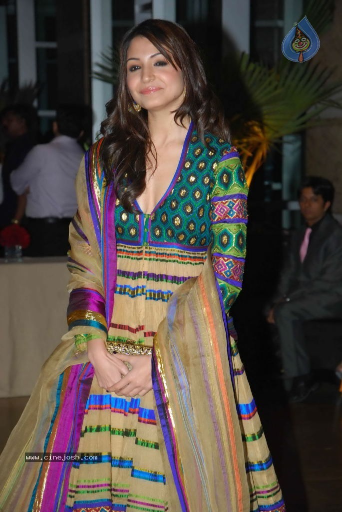 Genelia n Ritesh Reception Photos - 01 - 30 / 148 photos