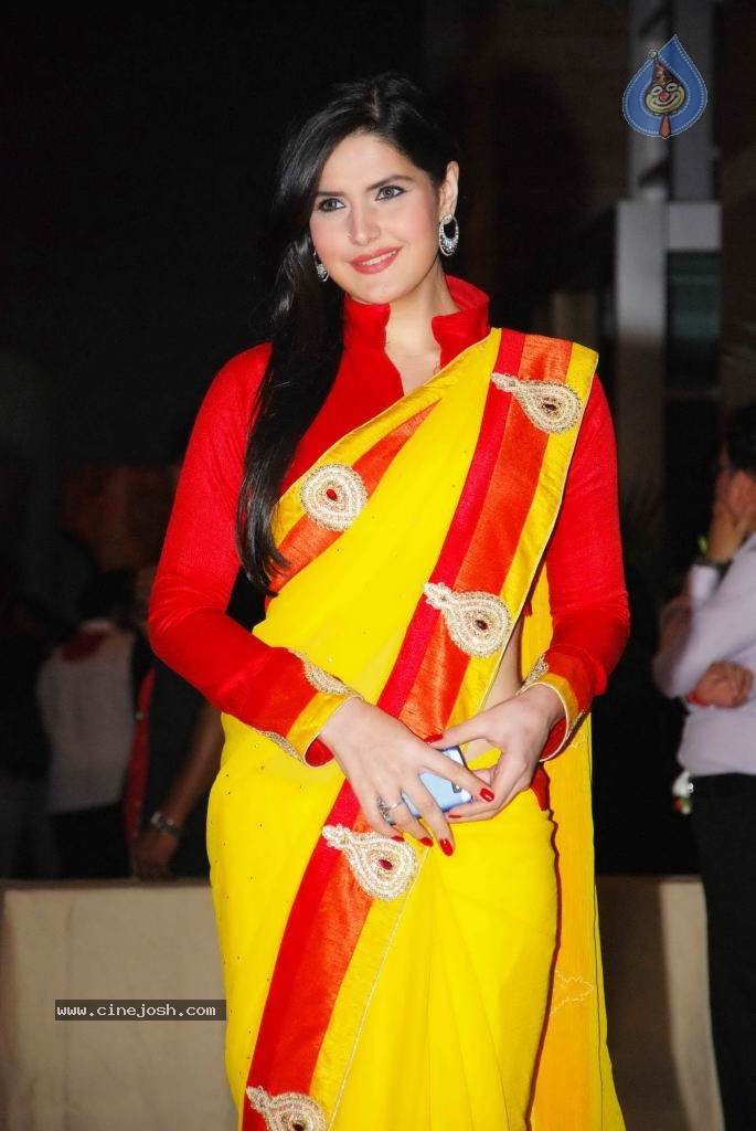 Genelia n Ritesh Reception Photos - 01 - 66 / 148 photos