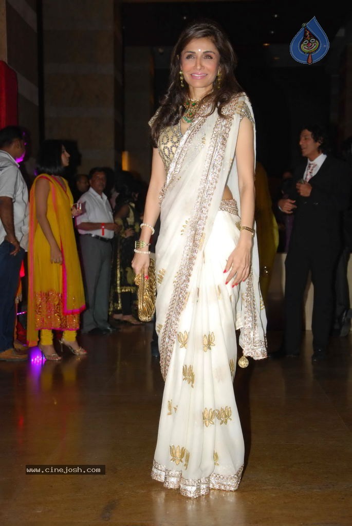 Genelia n Ritesh Reception Photos - 01 - 72 / 148 photos