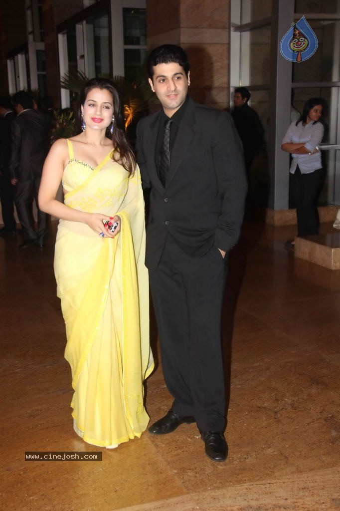 Genelia n Ritesh Reception Photos - 01 - 74 / 148 photos