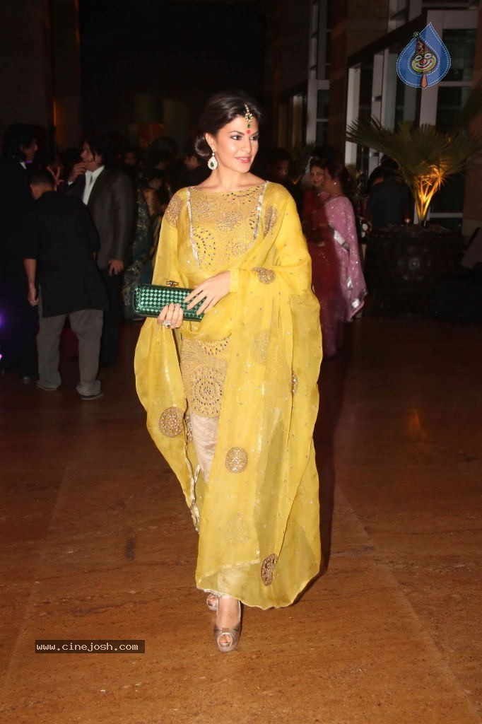 Genelia n Ritesh Reception Photos - 01 - 84 / 148 photos