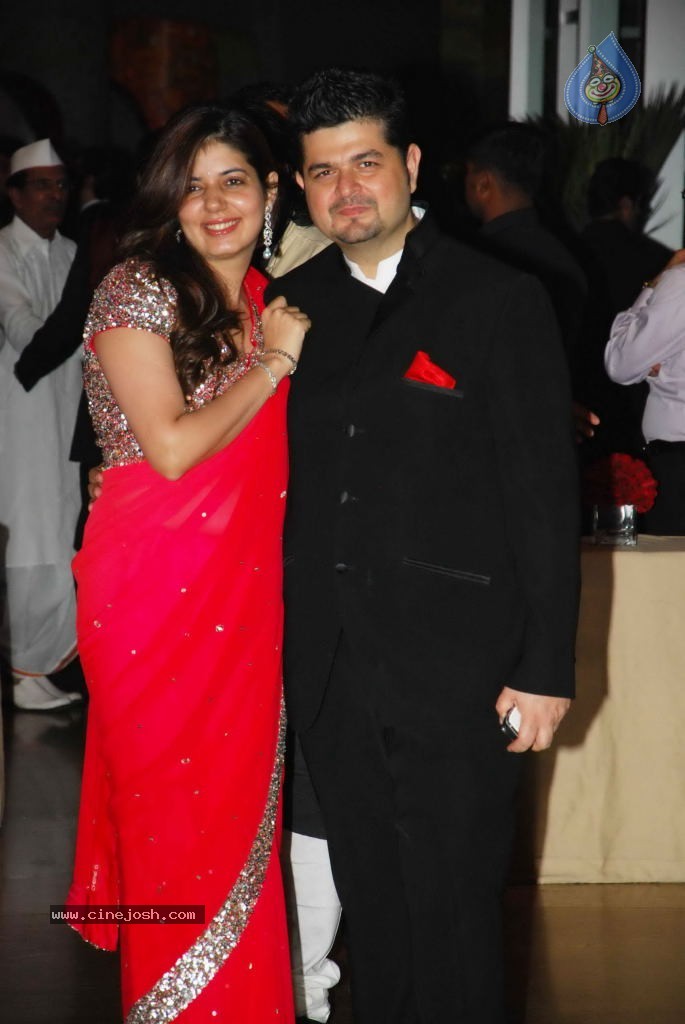 Genelia n Ritesh Reception Photos - 01 - 91 / 148 photos