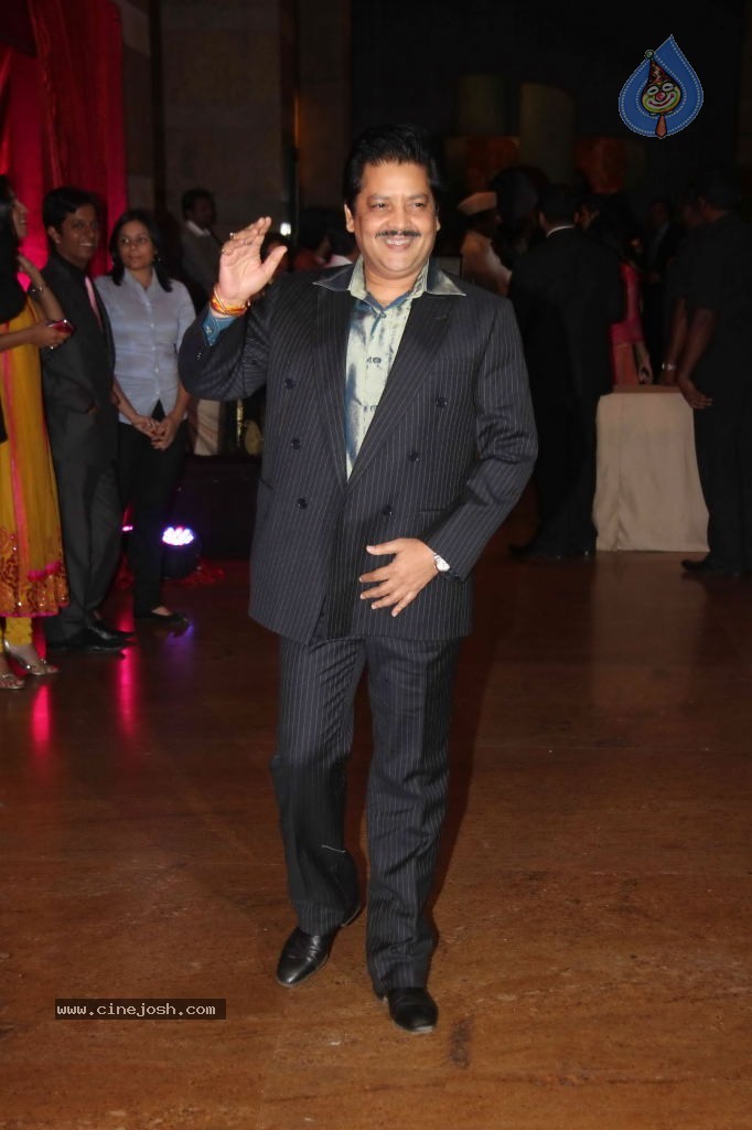 Genelia n Ritesh Reception Photos - 01 - 133 / 148 photos