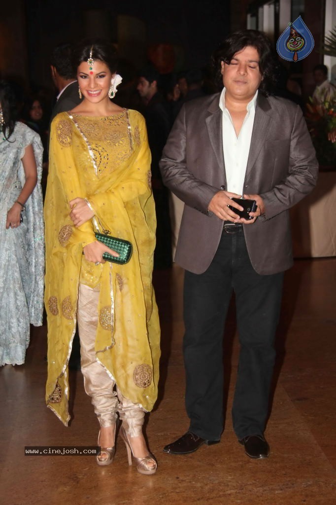 Genelia n Ritesh Reception Photos - 01 - 136 / 148 photos