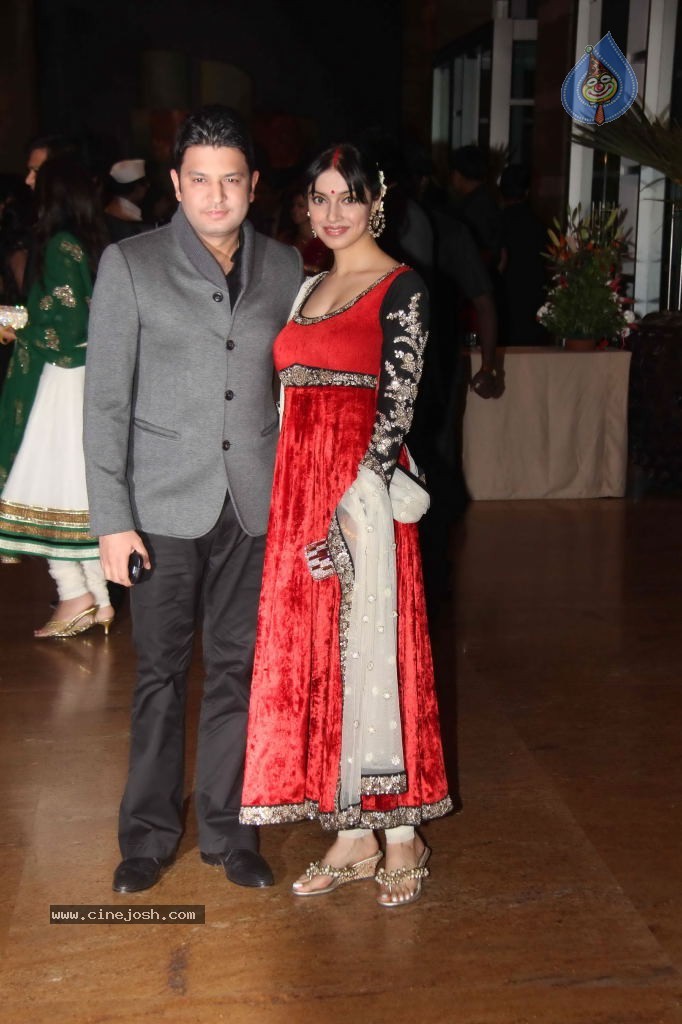 Genelia n Ritesh Reception Photos - 01 - 138 / 148 photos