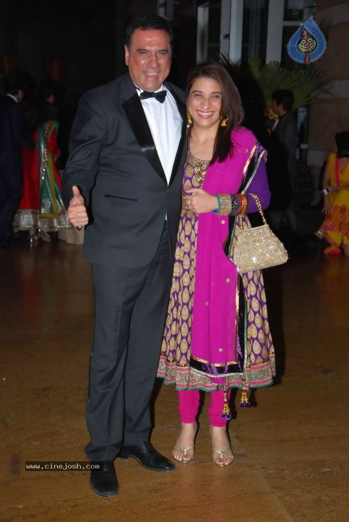 Genelia n Ritesh Reception Photos - 01 - 144 / 148 photos
