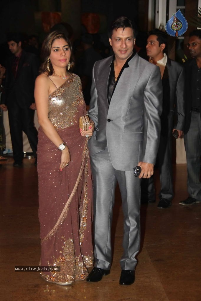 Genelia n Ritesh Reception Photos - 02 - 9 / 144 photos