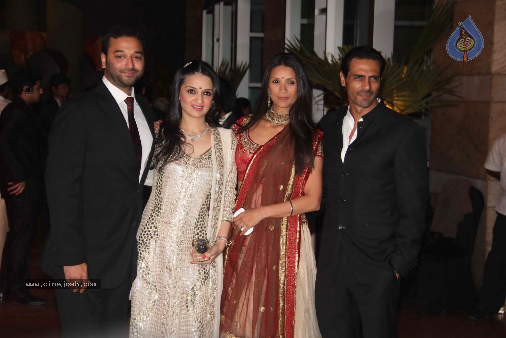Genelia n Ritesh Reception Photos - 02 - 16 / 144 photos