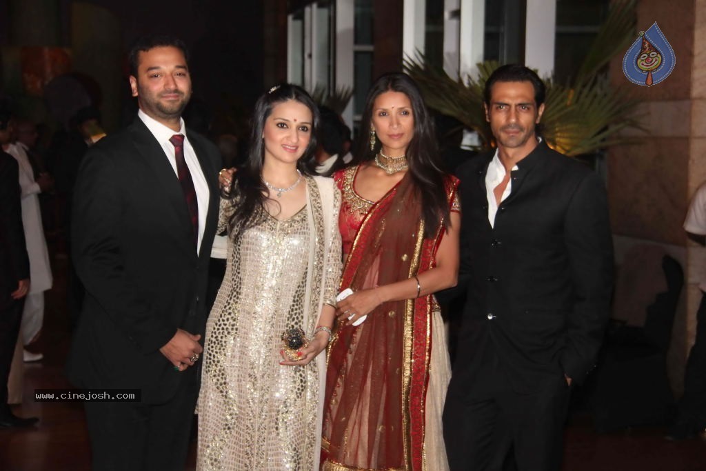 Genelia n Ritesh Reception Photos - 02 - 18 / 144 photos