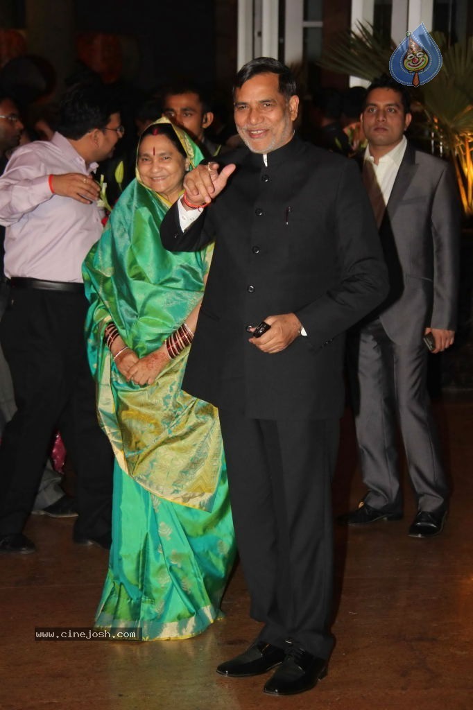 Genelia n Ritesh Reception Photos - 02 - 24 / 144 photos