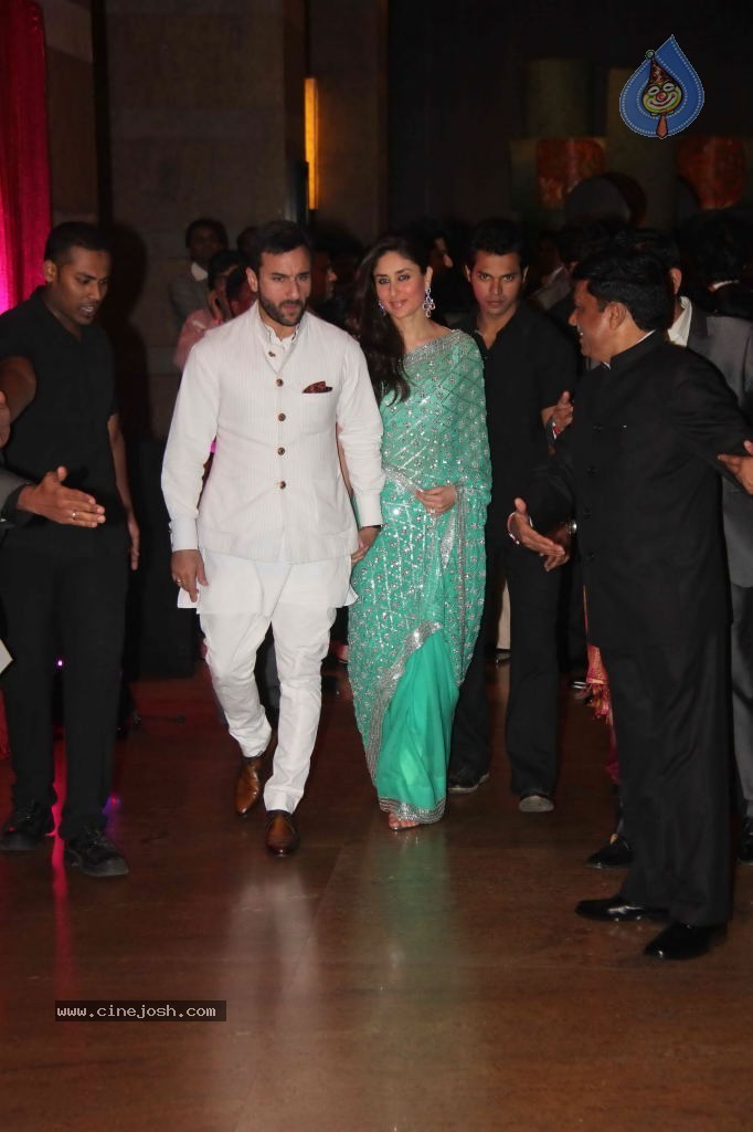 Genelia n Ritesh Reception Photos - 02 - 28 / 144 photos