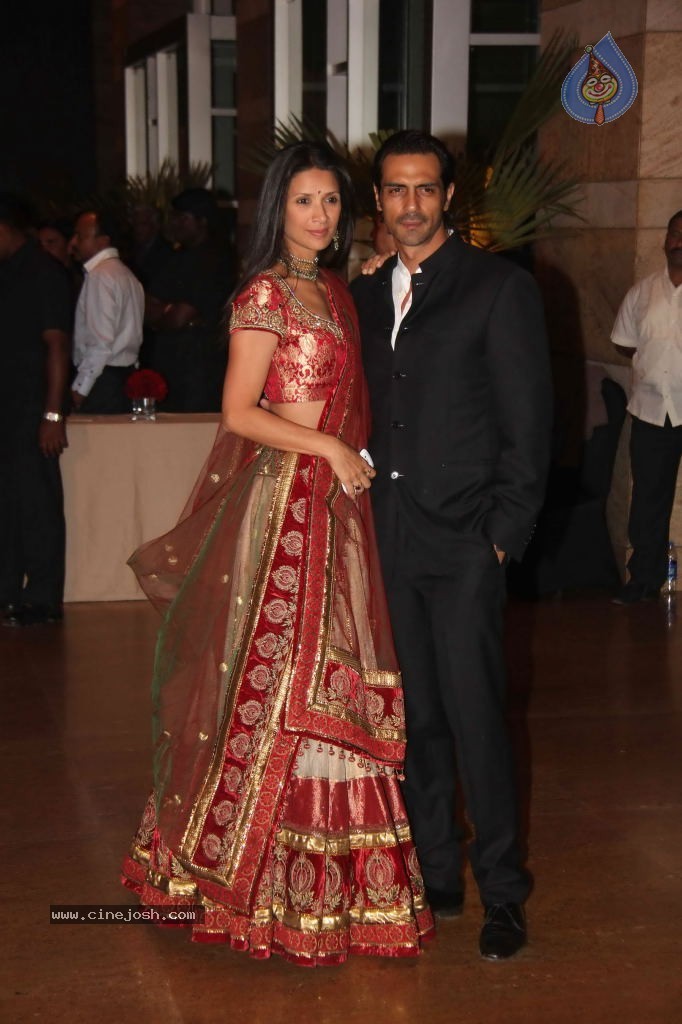 Genelia n Ritesh Reception Photos - 02 - 31 / 144 photos
