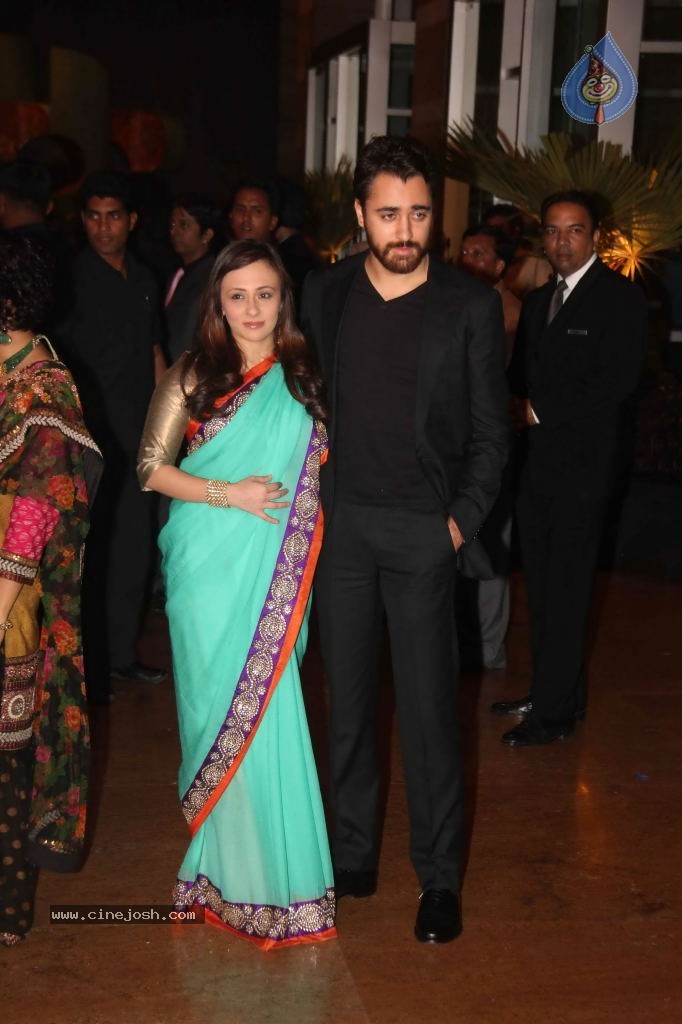 Genelia n Ritesh Reception Photos - 02 - 32 / 144 photos