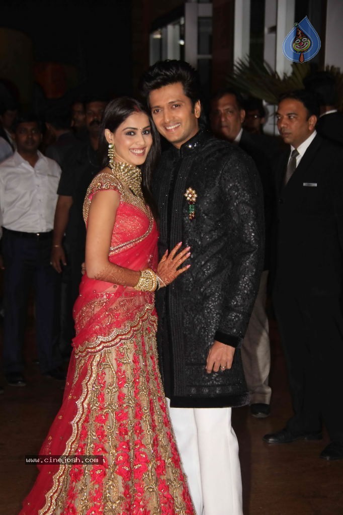Genelia n Ritesh Reception Photos - 02 - 43 / 144 photos