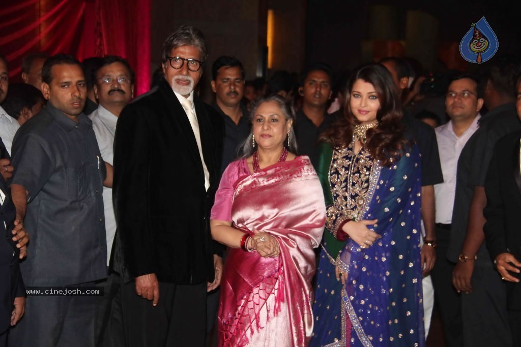 Genelia n Ritesh Reception Photos - 02 - 44 / 144 photos